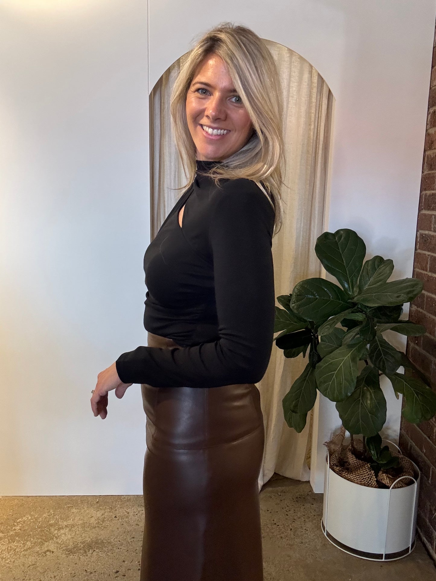 Akira Split Top - Black