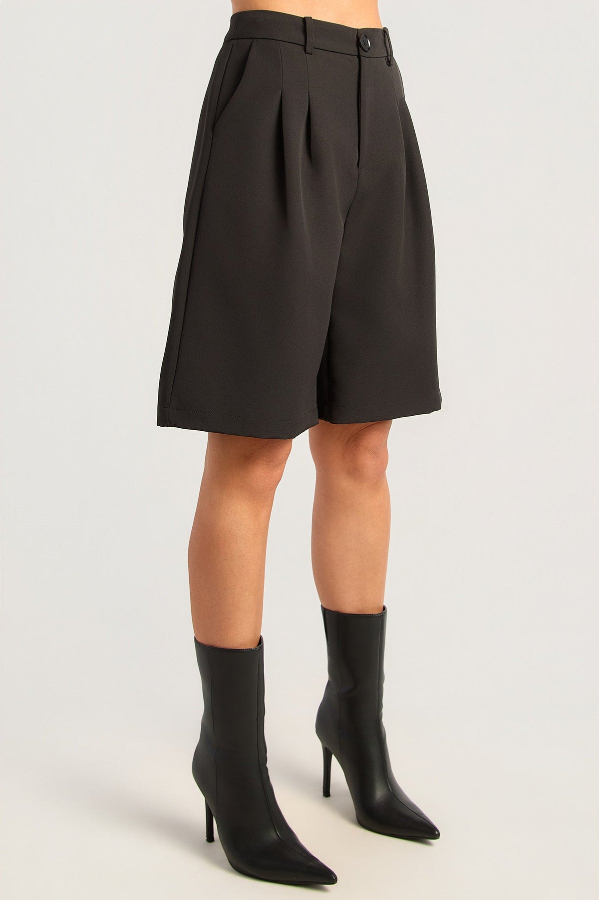 Jules Bermuda Shorts - Black